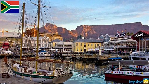 Waterfront mit Tafelberg in Kapstadt, Südafrika