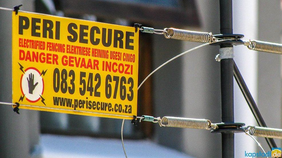 High Voltage Zaun mit Warnung - Elektozaun in Kapstadt