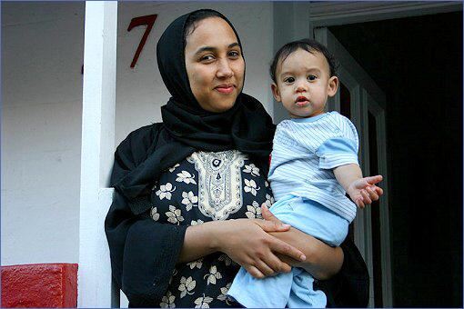 Moslemische Mutter mit Kind im Bo Kaap in Kapstadt