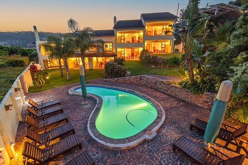 Schöne Pool Landschaft des Gästehaus Pinkepank in Plettenberg Bay