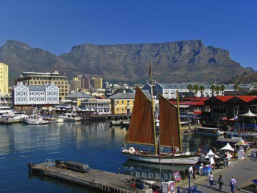 Waterfront in Kapstadt mit Tafelberg
