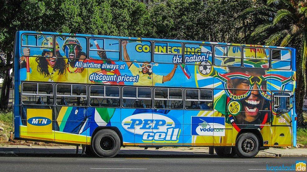 Bunter öffentlicher Bus in Kapstadt