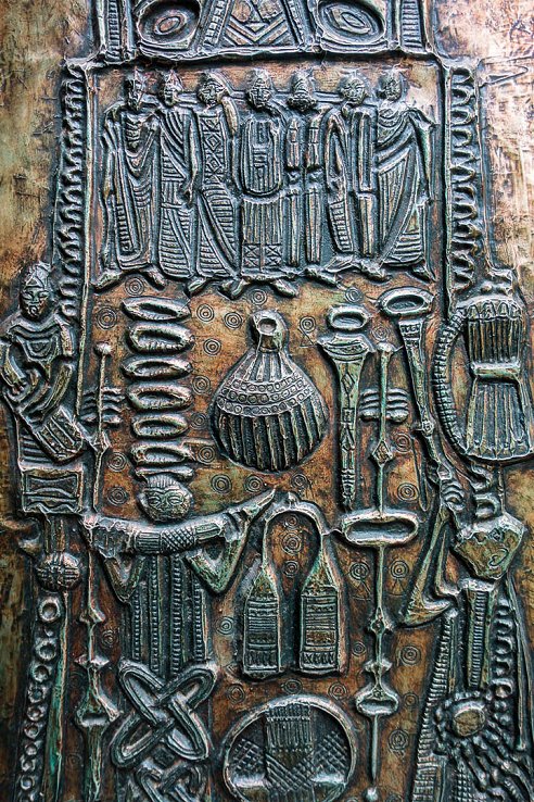 Bruce Onobrakpeya Hochformatformat THE MASQUERADES 3