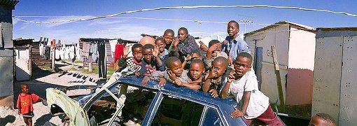 Kinder in einem Township in Kapstadt