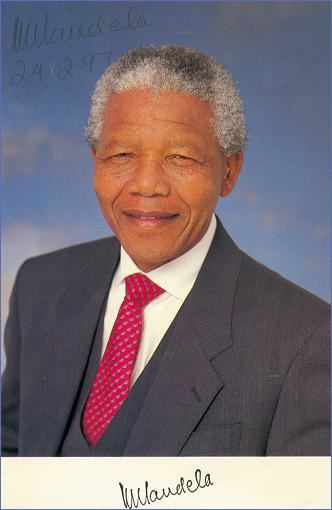 Nelson Mandela mit originaler Unterschrift